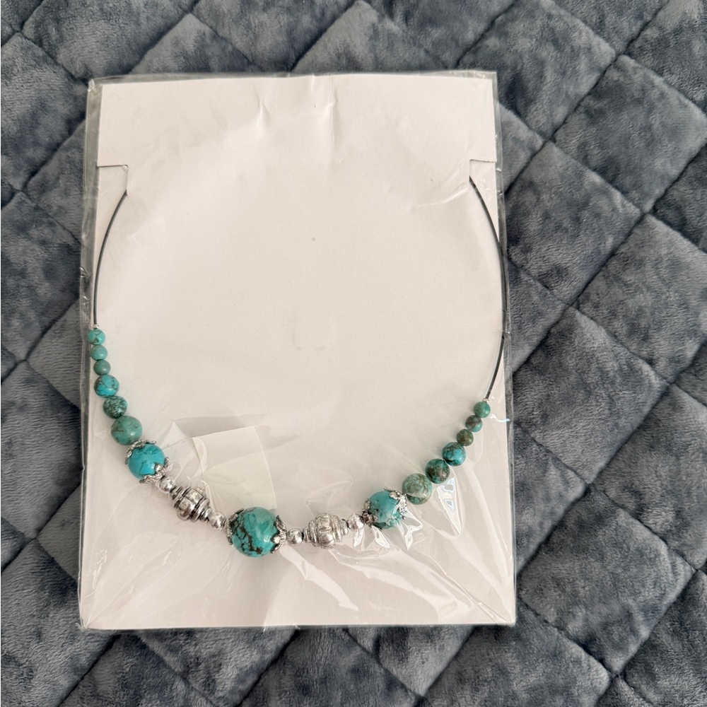 Elegant Turquoise and Silver Necklace